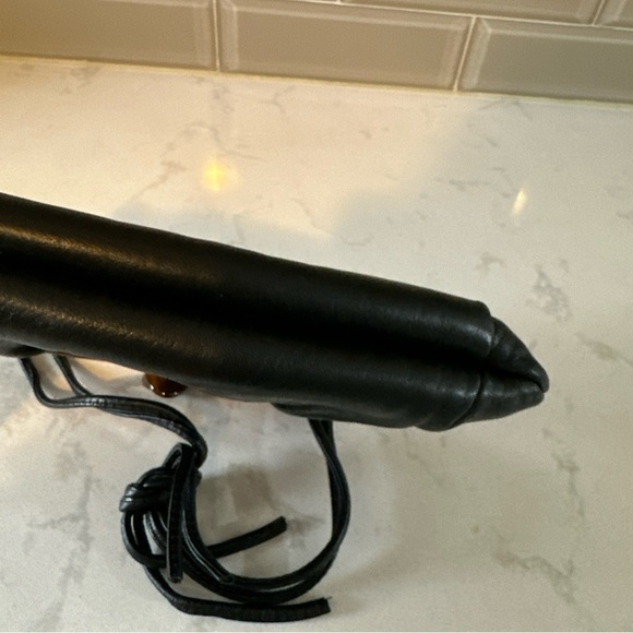 Designer vintage Black leather Ande purse 10 in wide, 7 in tall Beautiful - Picture 4 of 13